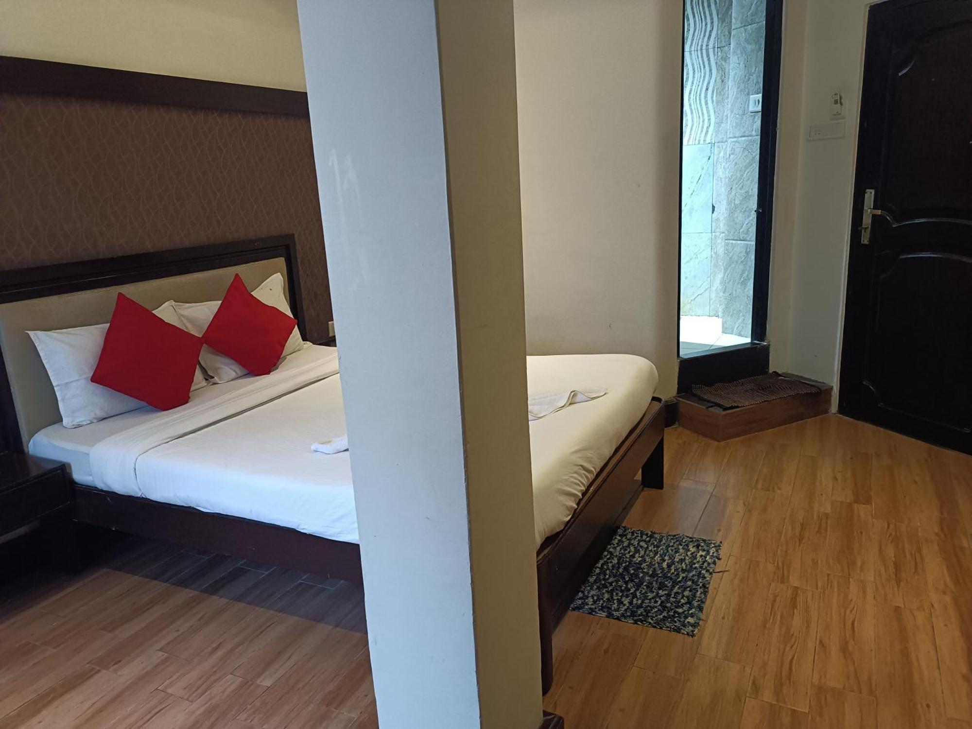 Hotel Serene 西隆 外观 照片