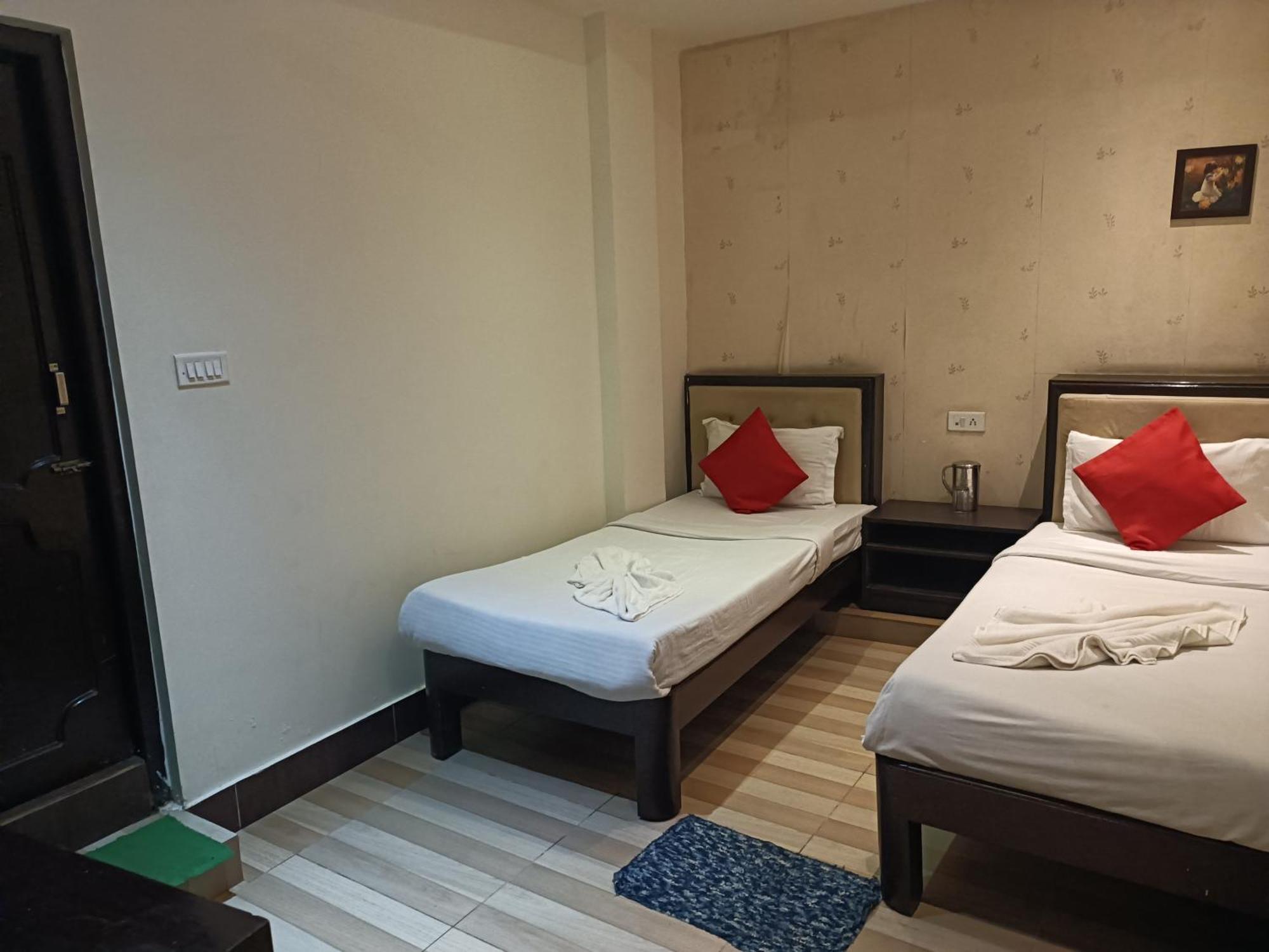 Hotel Serene 西隆 外观 照片