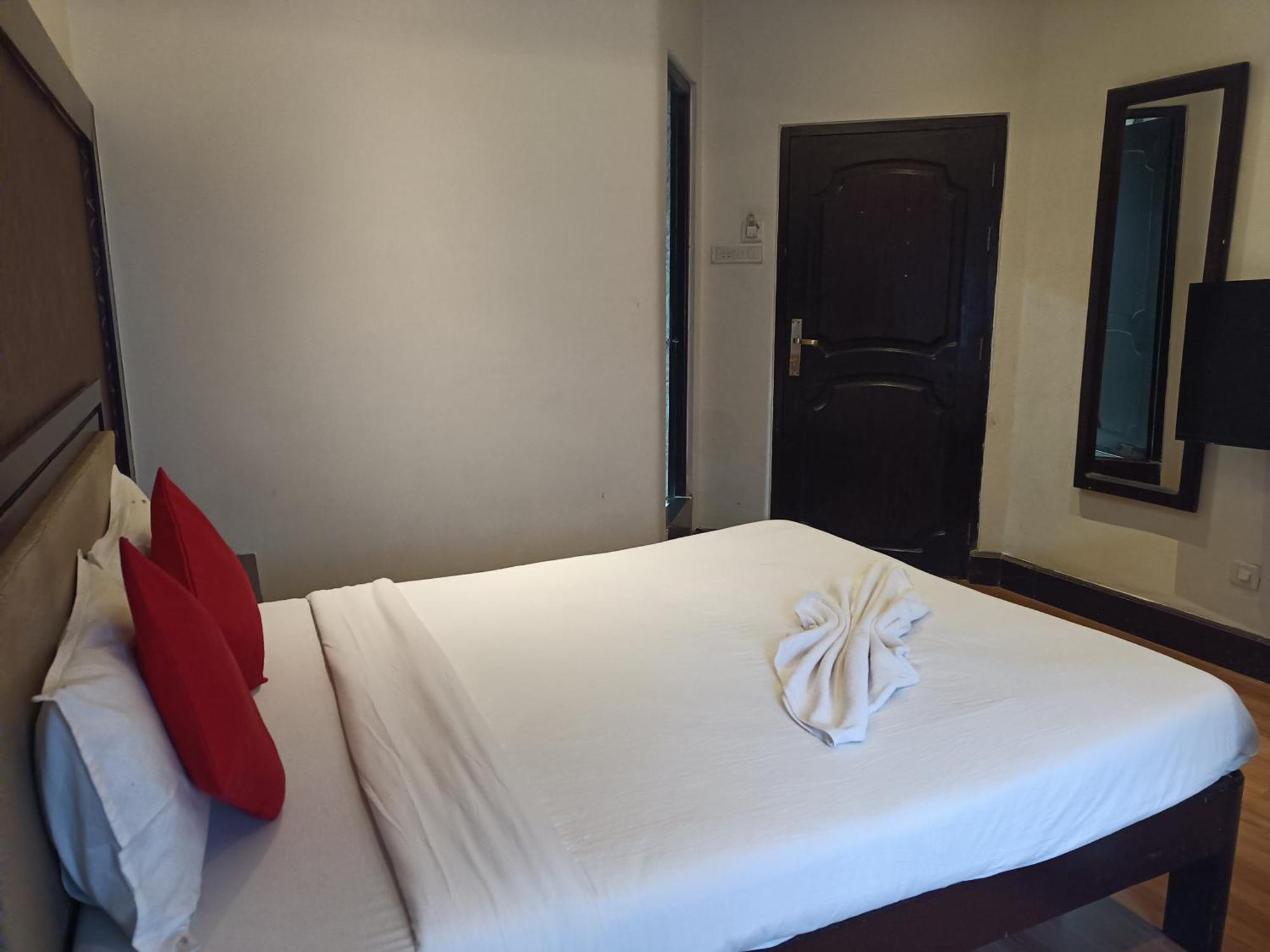 Hotel Serene 西隆 外观 照片