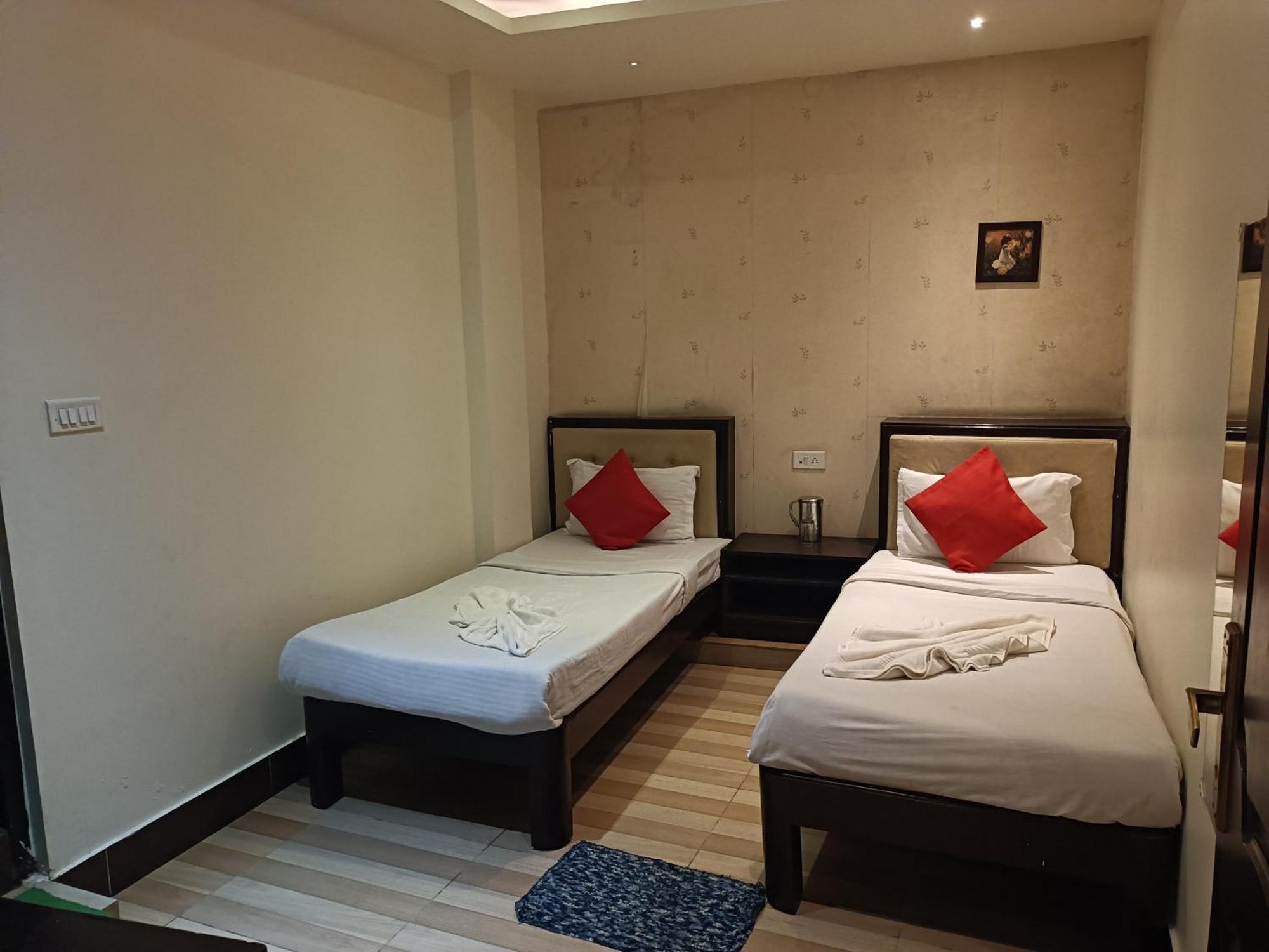 Hotel Serene 西隆 外观 照片
