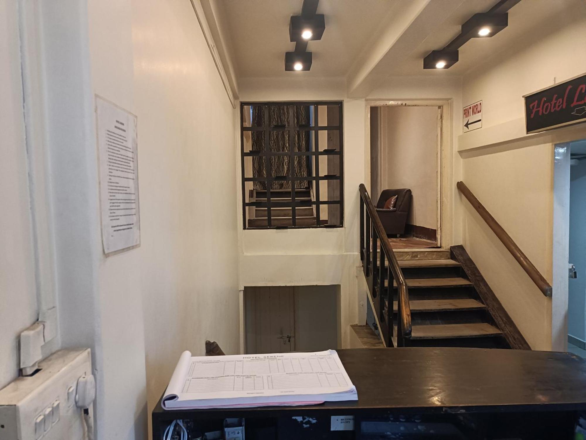Hotel Serene 西隆 外观 照片