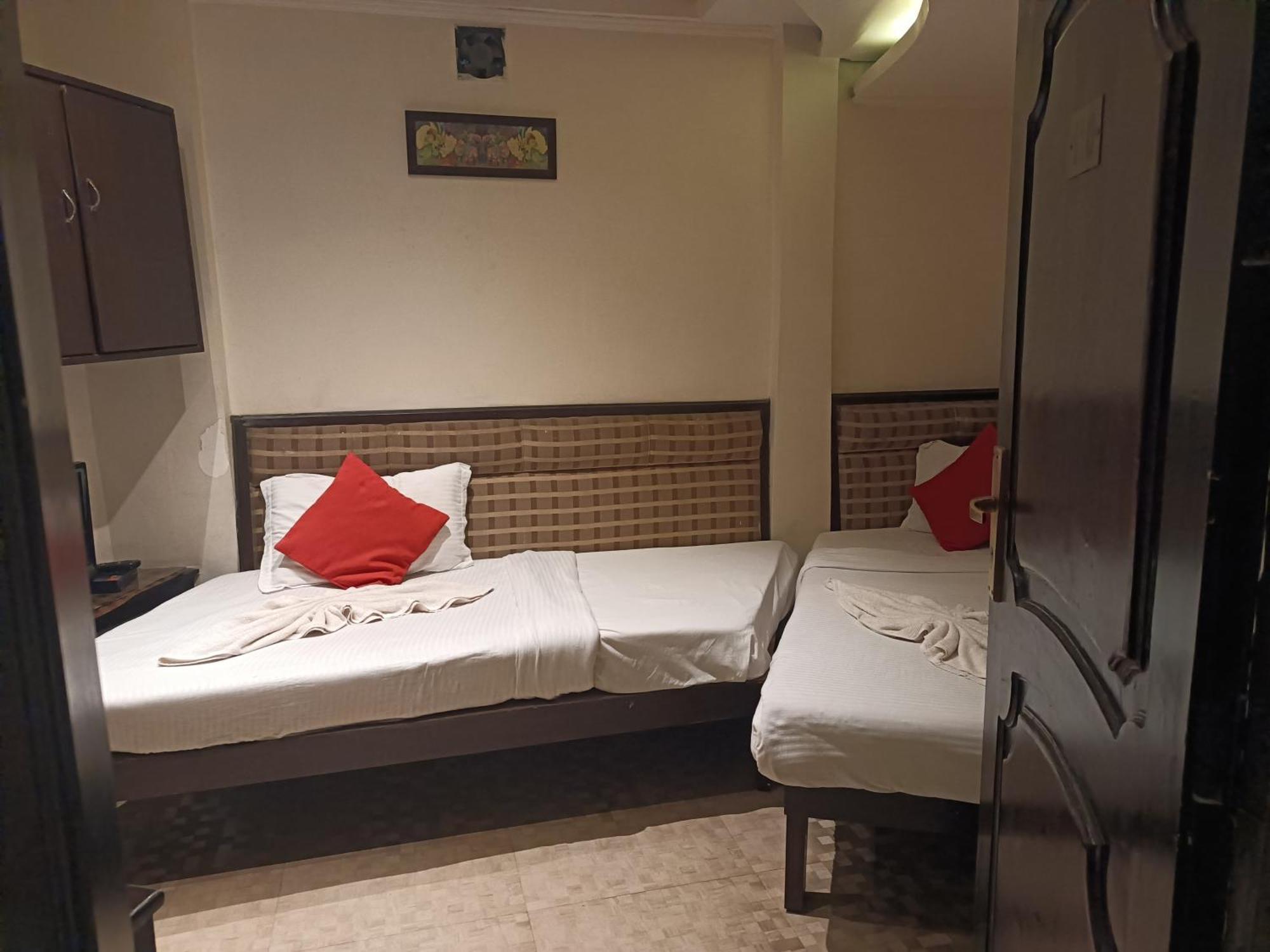Hotel Serene 西隆 外观 照片