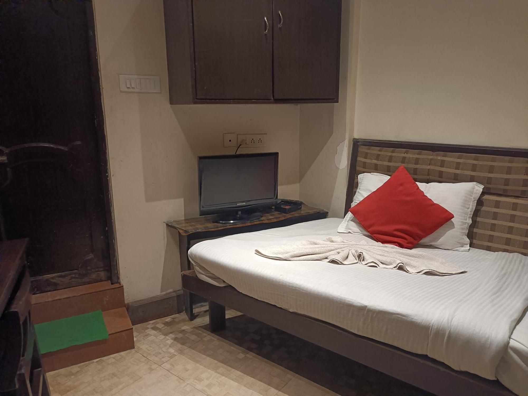 Hotel Serene 西隆 外观 照片
