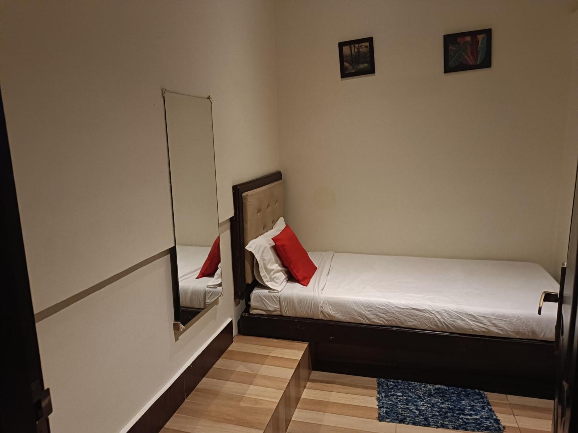 Hotel Serene 西隆 外观 照片