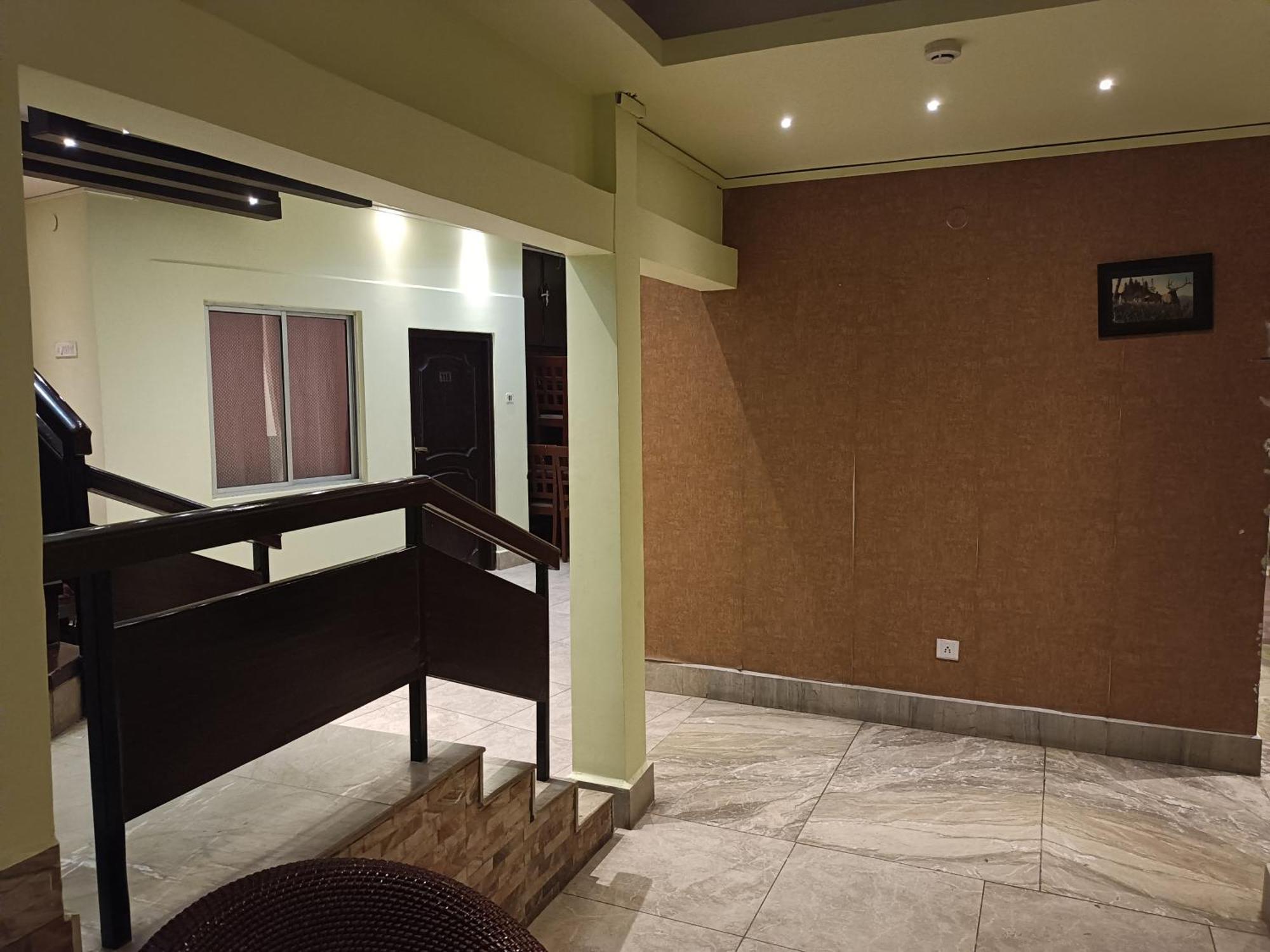 Hotel Serene 西隆 外观 照片