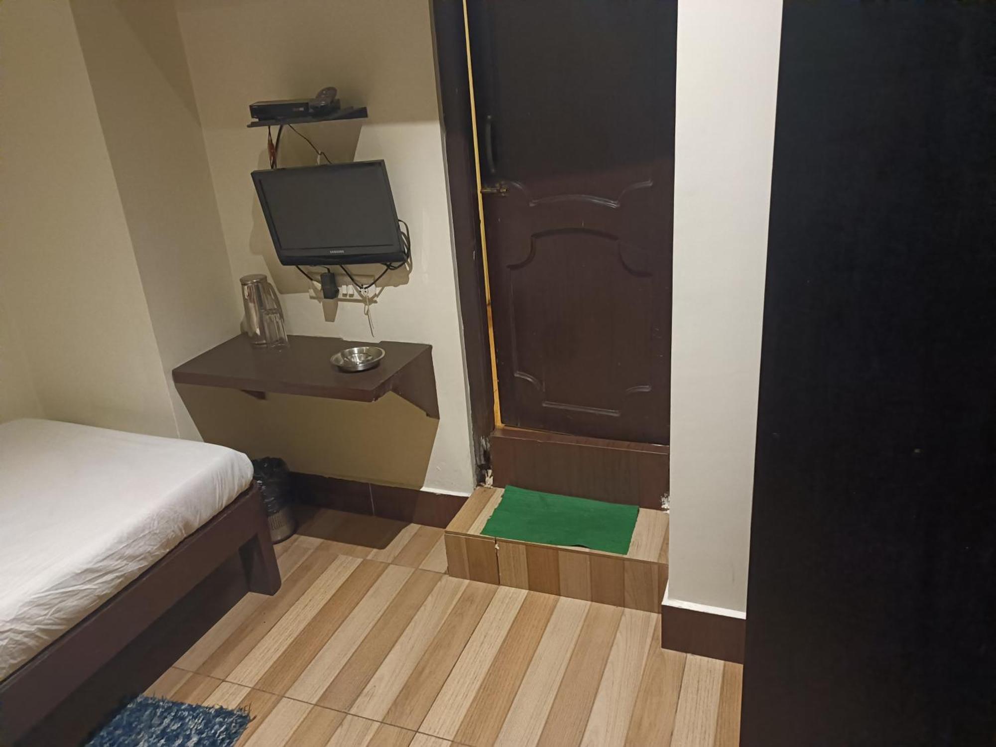 Hotel Serene 西隆 外观 照片