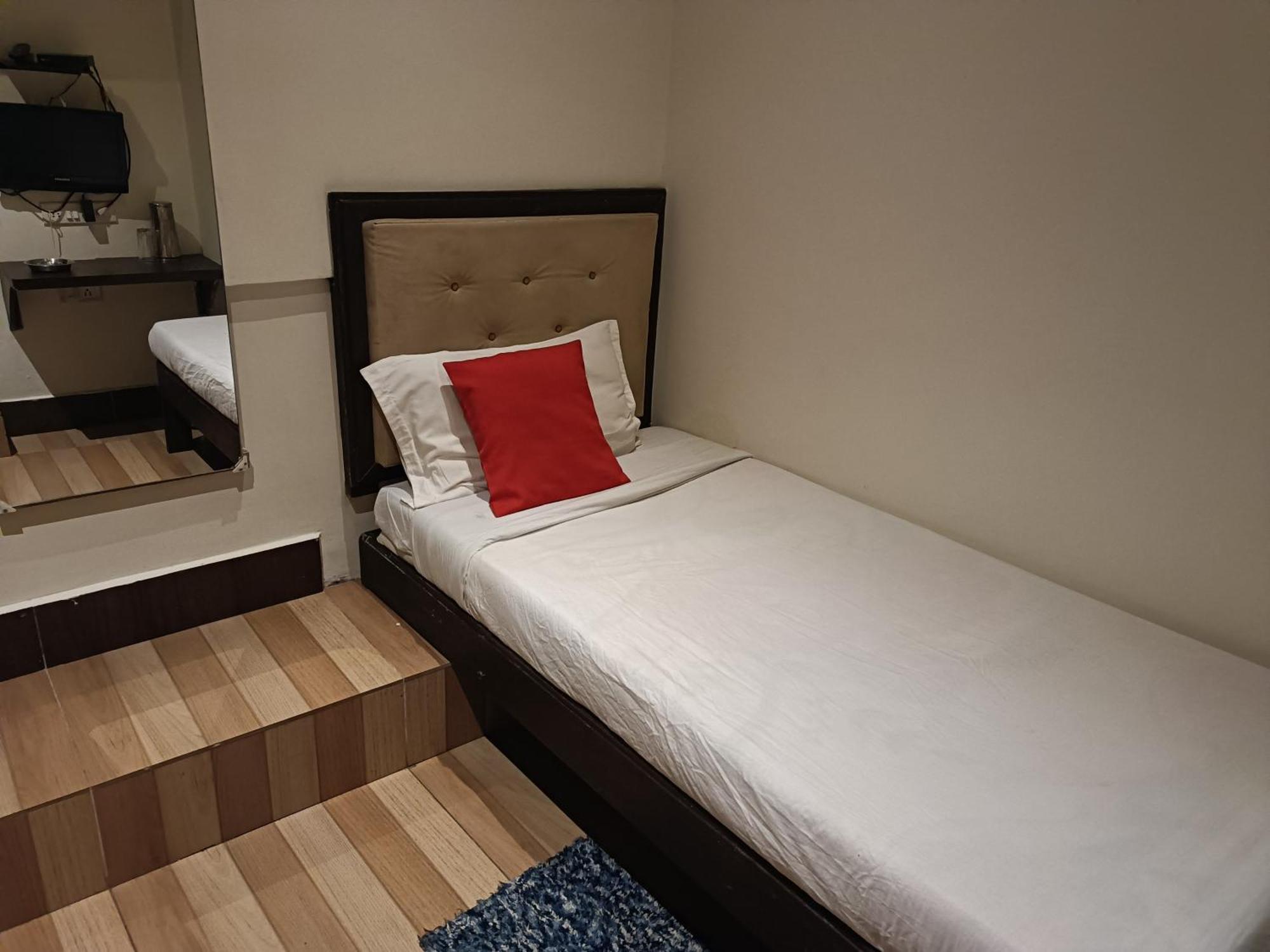 Hotel Serene 西隆 外观 照片