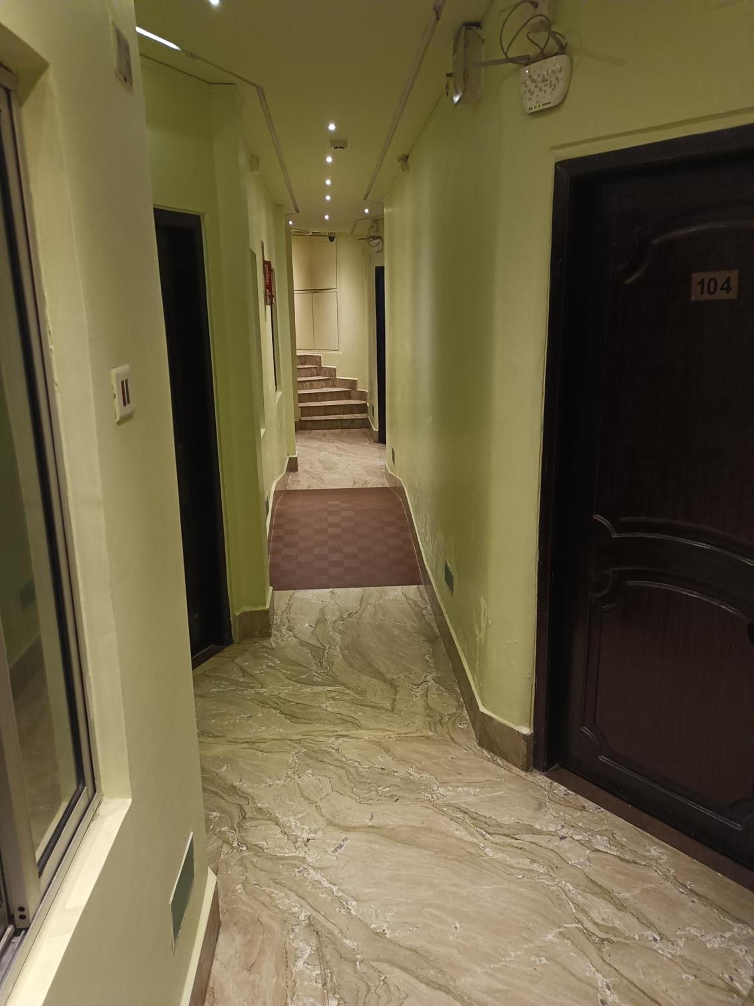 Hotel Serene 西隆 外观 照片