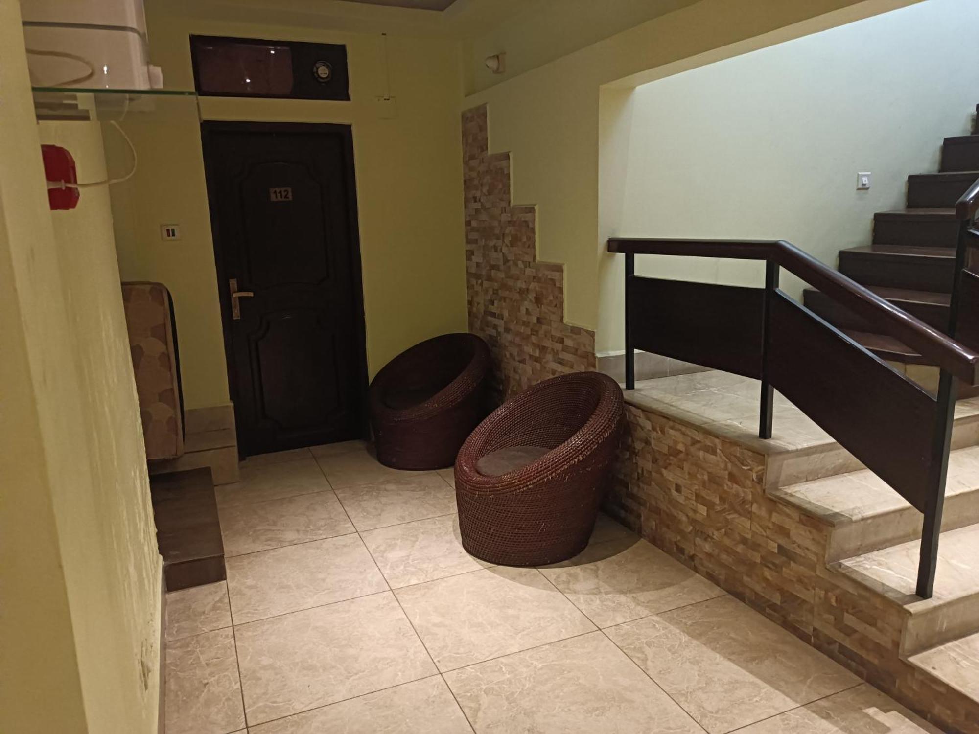 Hotel Serene 西隆 外观 照片