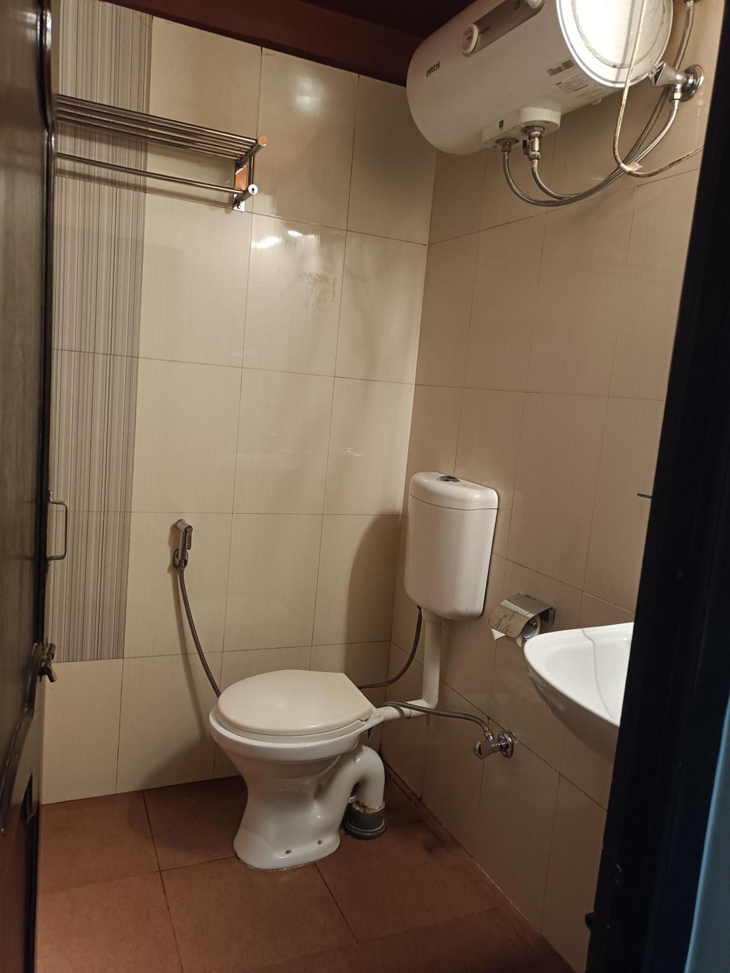 Hotel Serene 西隆 外观 照片